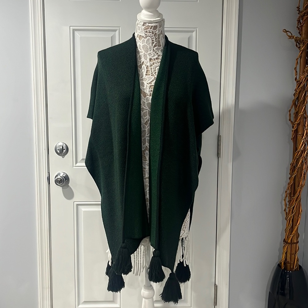 BCBGMAXAZRIA knit shawl cape